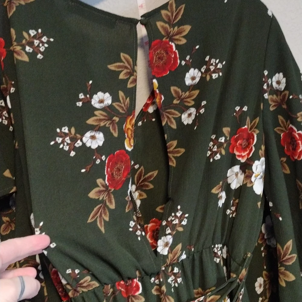 SIMPLEE FLORAL DRESS - Picture 9 of 11